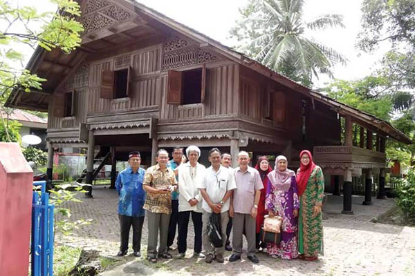 Rumoh Aceh Diboyong Ke Kampung Yan Kedah Malaysia Mengapa Komunitas Menulis Anak Aceh